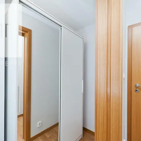 Charming And Bright- Golden Apartments- Old Town Apartment *