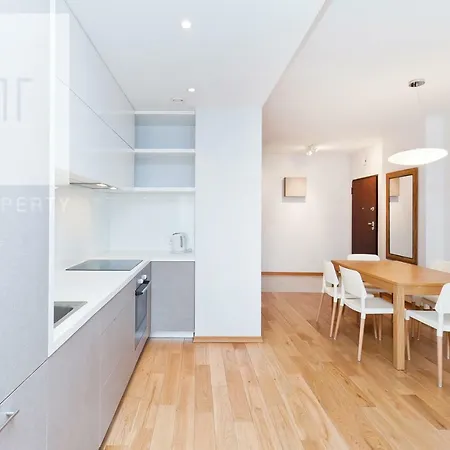 Charming And Bright- Golden Apartments- Old Town *